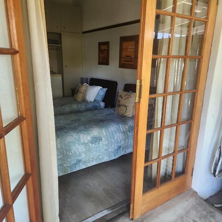 Beit Shalom Before Known As Best Little Guesthouse Oudtshoorn Exterior foto