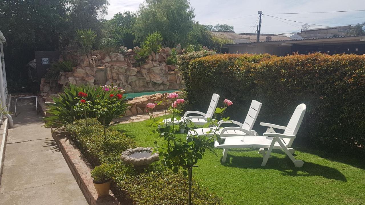 Beit Shalom Before Known As Best Little Guesthouse Oudtshoorn Exterior foto