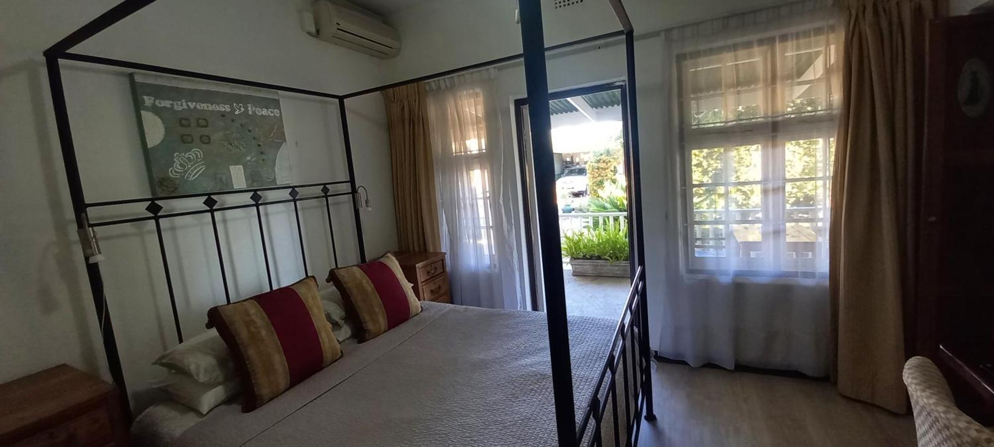 Beit Shalom Before Known As Best Little Guesthouse Oudtshoorn Exterior foto