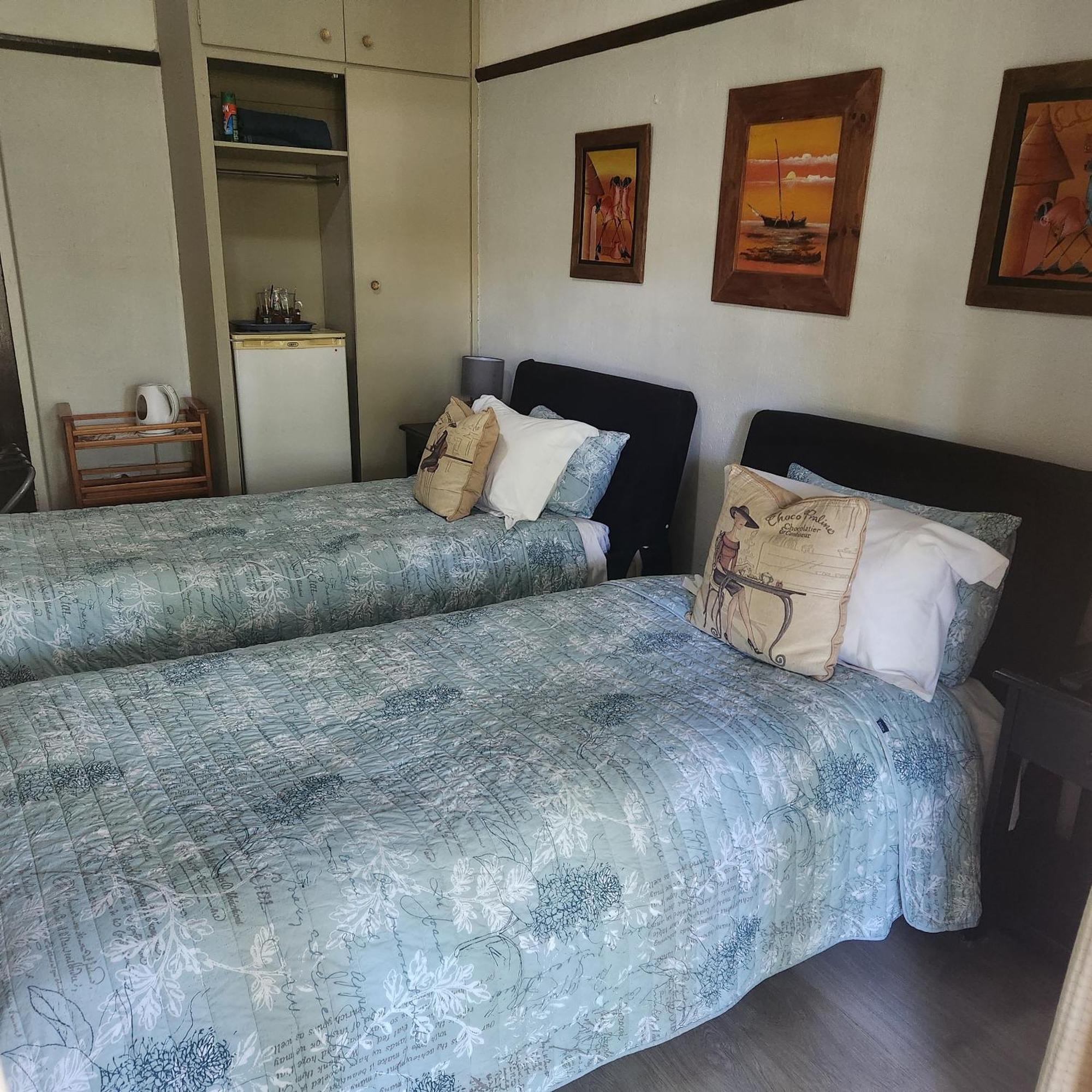 Beit Shalom Before Known As Best Little Guesthouse Oudtshoorn Exterior foto