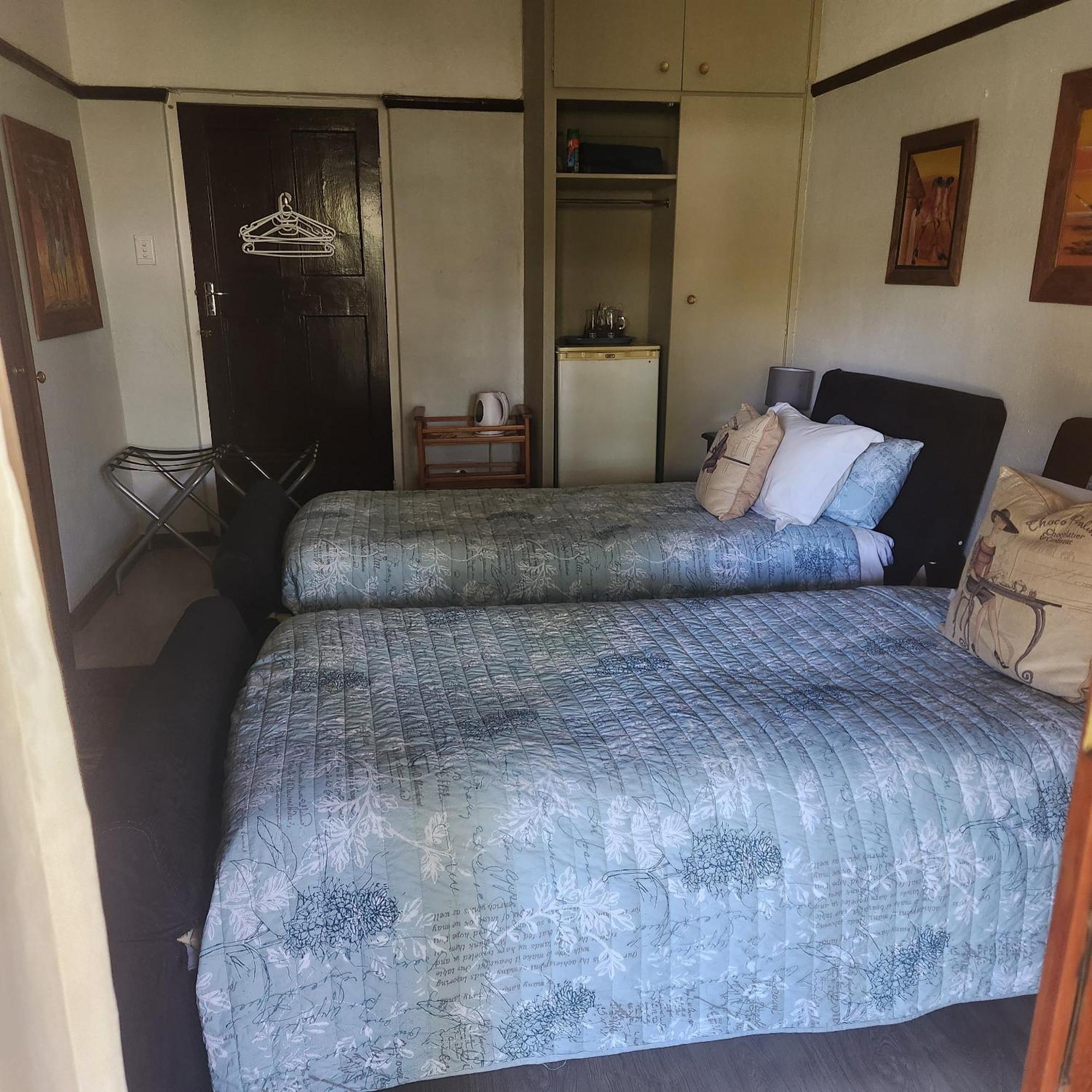 Beit Shalom Before Known As Best Little Guesthouse Oudtshoorn Exterior foto